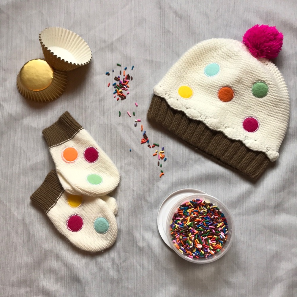 Cupcake toddler / little girls hat and mitten set